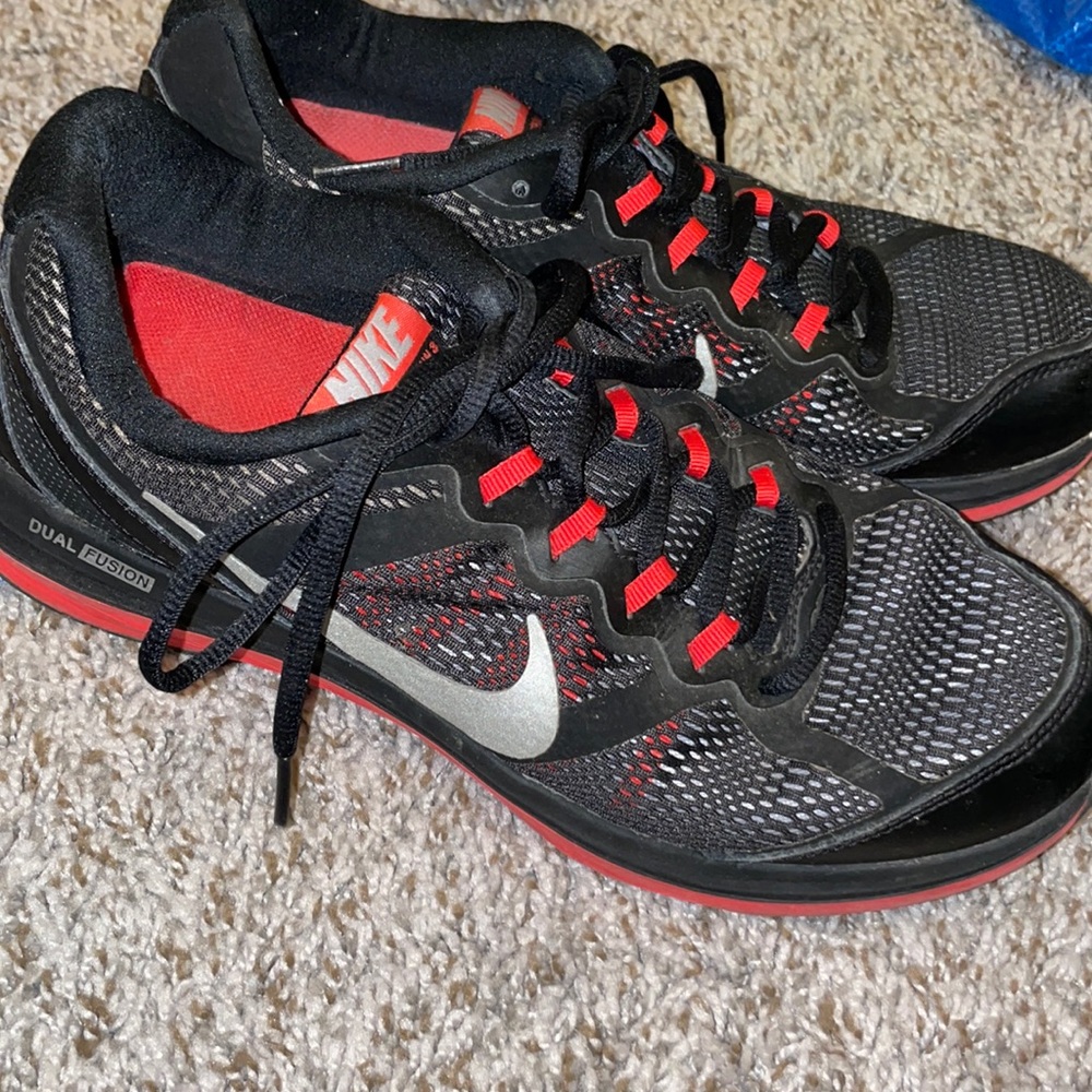 Women’s Nike shoes 9.5